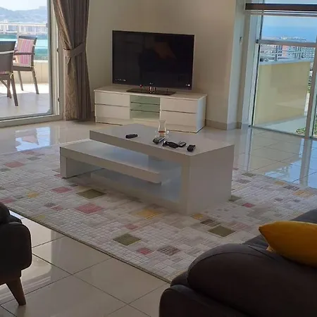 A Flat In A Complex- ألانيا