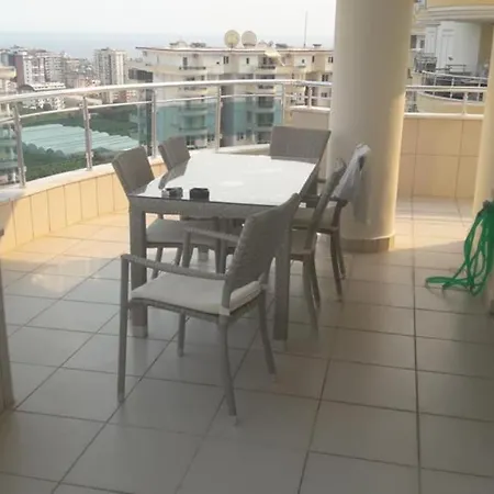 A Flat In A Complex- ألانيا
